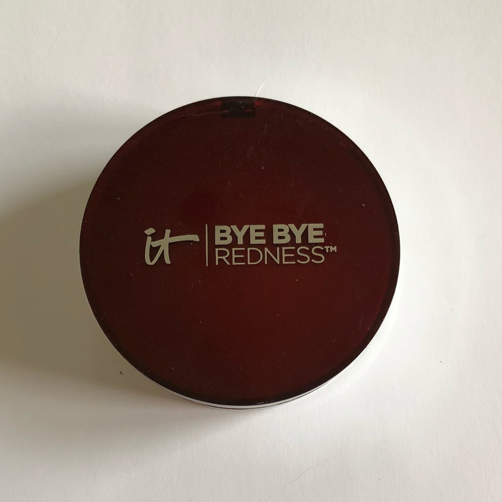 IT Cosmetics Transforming Light Beige Powder